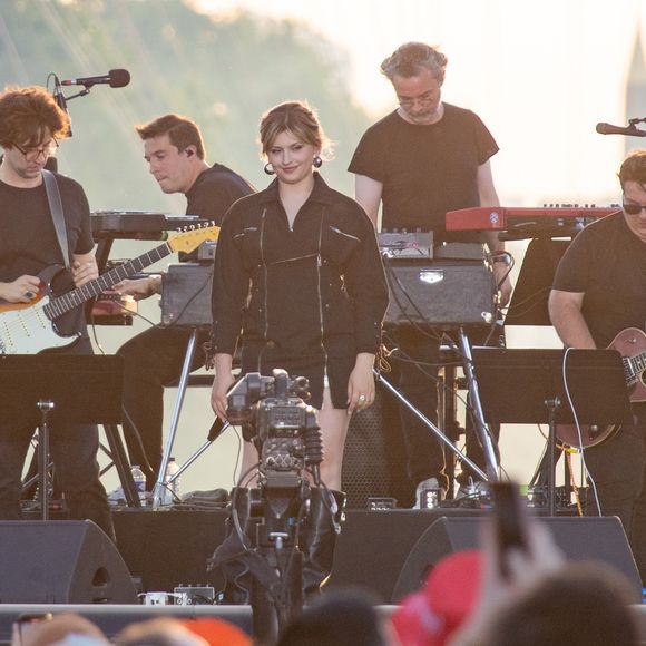 Cette année encore, France 2 a décidé de célébrer comme il se doit la fête de la musique.

Marine (Star Ac) - Soirée du "Grand Concert de la fête de la musique" au Jardin des Tuileries, autour de la vasque olympique, présentée par D. Bürki et M. Bouhafsi et retransmis en direct sur France 2 à Paris. © Marc Ausset-Lacroix - Jack Tribeca - Christophe Clovis / Bestimage