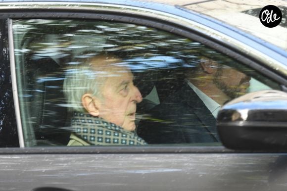 Nicolas Sarkozy raccompagne Edouard Balladur, venu lui rendre visite la veille de son incarcération à la prison de la Santé. Paris le 20 octobre 2025. Agence / Bestimage