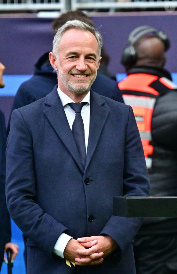 "Deux fois de suite !!!! Paris est une nouvelle fois la capitale du football européen. Ce soir, Paris est fière, célébrons ensemble dans la joie et le respect !", a-t-il déclaré sur X, mais ce n’est pas tout !

Emmanuel Grégoire (maire de Paris) - Le Paris Saint-Germain (PSG) est sacré Champion de France 2026 lors de sa rencontre face au Paris FC (2-1) au stade Jean Bouin à Paris, le 17 mai 2026.
© Christian Liewig/Bestimage