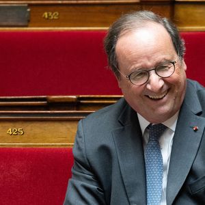 Il avait ajouté espérer que la comédienne ait gardé quelque chose de ses cours ainsi qu'un peu d'humour car "dans son métier c'est nécessaire".

Le député François Hollande lors d'une séance de questions au gouvernement à l'Assemblée nationale, chambre basse du Parlement français, à Paris le 30 avril 2025. Photo par Raphael Lafargue/ABACAPRESS.COM