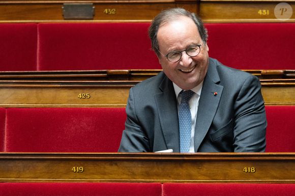 Il avait ajouté espérer que la comédienne ait gardé quelque chose de ses cours ainsi qu'un peu d'humour car "dans son métier c'est nécessaire".

Le député François Hollande lors d'une séance de questions au gouvernement à l'Assemblée nationale, chambre basse du Parlement français, à Paris le 30 avril 2025. Photo par Raphael Lafargue/ABACAPRESS.COM
