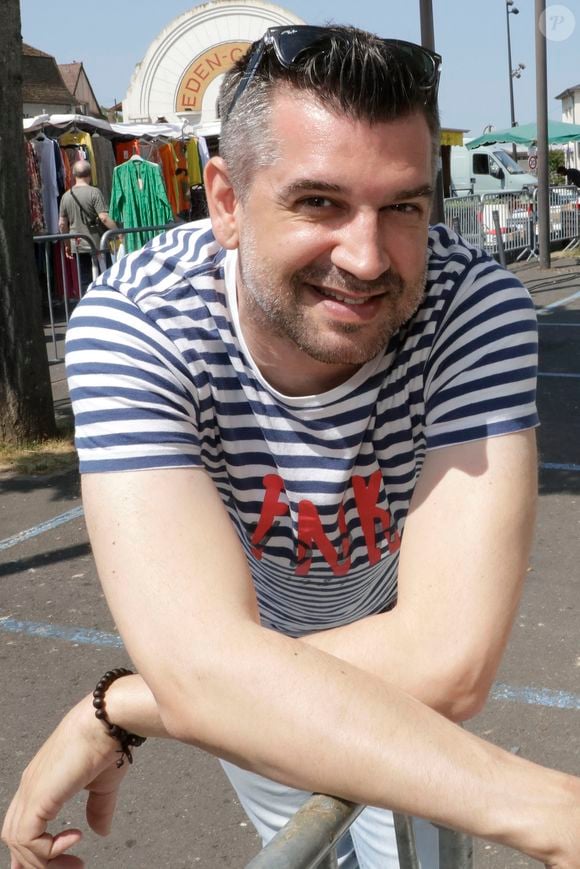 Après quinze ans à pratiquer une activité qui aura véritablement changé sa vie, Mathieu Johann a pris la décision de se mettre en retrait. Mathieu Johann - 35ème Salon du livre de Cosne-sur-Loire. Le 27 mai 2023 © Cédric Perrin / Bestimage