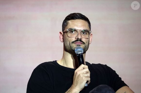 Mais derrière ce virage, un drame personnel a profondément marqué sa vie.

Florent Manaudou en conférence lors du 49ème Congrès Sélectour à l'hôtel Grand Hyatt à Doha au Qatar. Le 28 novembre 2024