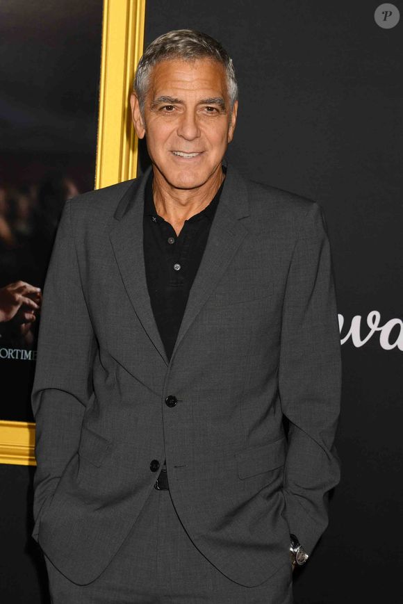 L'acteur intègre en effet le casting de la suite de la série Dix pour cent

George Clooney à la première de AFI Jay Kelly au TCL Chinese Theatre le 23 octobre 2025 à Los Angeles. Photo Press Service / BESTIMAGE