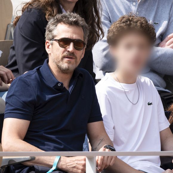 Guillaume Canet, son fils Marcel en tribunes lors de la finale messieurs des Internationaux de France de Tennis de Roland Garros 2025 (jour 15), à Paris, France, le 8 juin 2025. © Cyril Moreau/Bestimage