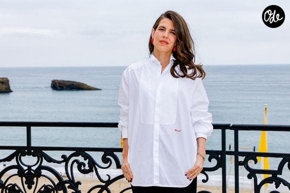 Charlotte Casiraghi lors du photocall du défilé Chanel "Collection Croisière 2026-2027" sur la terrasse du Casino municipal de Biarritz, le 28 avril 2026. 

 © Olivier Borde/Bestimage