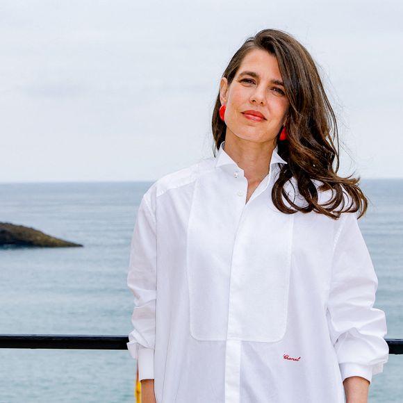 Charlotte Casiraghi lors du photocall du défilé Chanel "Collection Croisière 2026-2027" sur la terrasse du Casino municipal de Biarritz, le 28 avril 2026. 

 © Olivier Borde/Bestimage