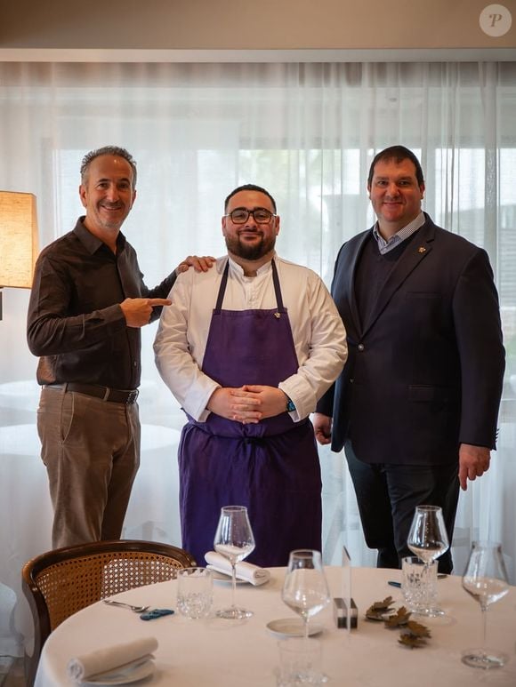 En parallèle de l'émission, le cuisinier quitte son poste de sous-chef à L'Almandin.

Alexy Algar-Denos, candidat de "Top Chef 2026".