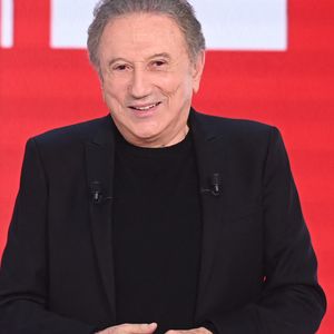Invité de la dernière de "Culture Médias" sur Europe 1, Michel Drucker a évoqué son avenir à la télévision.

Michel Drucker lors de l'enregistrement de l'émission Vivement dimanche au studio Rive gauche, présentée par M. Drucker, à Paris, France.

© Guillaume Gaffiot/Bestimage
