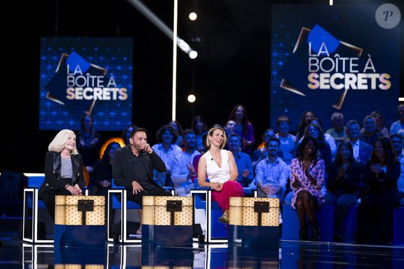 Exclusif - Lorie (Laure Pester), Kamel Ouali et Michèle Torr lors de l'enregistrement de l'émission "La Boîte à secrets", présentée par F.Bollaert et diffusée le 3 octobre 2025 sur France 3, dans les studios du Lendit à Saint-Denis, Seine Saint-Denis, France, le 9 septembre 2025. © Pierre Perusseau/Bestimage