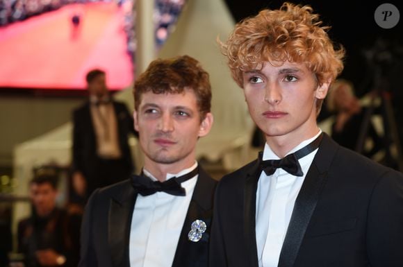 Niels Schneider et Vassili Schneider lors de la montée des marches du film "Un couteau dans le cœur" lors du 71ème Festival International du Film de Cannes, le 17 mai 2018.