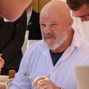 Une dégustation gratuite est organisée pour les 100 premiers visiteurs à Signature Tourny.

Philippe Etchebest - Les Chefs à Saint-Tropez fêtent les producteurs 2026 avec un concours de Pâtisserie" La Tropézienne" sur la place des Lices à Saint-Tropez, le 2 mai 2026. 
© Jean-Marc Lhomer / Bestimage