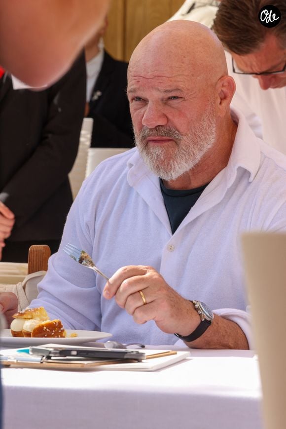 Une dégustation gratuite est organisée pour les 100 premiers visiteurs à Signature Tourny.

Philippe Etchebest - Les Chefs à Saint-Tropez fêtent les producteurs 2026 avec un concours de Pâtisserie" La Tropézienne" sur la place des Lices à Saint-Tropez, le 2 mai 2026. 
© Jean-Marc Lhomer / Bestimage