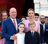 Albert de Monaco s'est fait voler la vedette lors d'un moment impressionnant.

Le prince Albert II de Monaco, la princesse Gabriella, la princesse Charlene de Monaco, le prince héréditaire Jacques de Monaco et Louis Ducruet à la célébration des 20 ans de règne d'Albert II de Monaco sur la place du Palais à Monaco.

Photo : Bruno Bebert / Bestimage