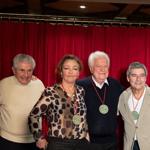 Claude Lelouch et son épouse Valérie Perrin étaient présents en tant que parrains de la cérémonie.

Valerie Perrin, Claude Lelouch, Catherine Frot, André Dussollier, Patrice Devret, Philippe Davis lors de la cérémonie d'intronisation de A.Dussollier et C.Frot à l'académie Alphonse Allais au cabaret La Crémaillère 1900 à Paris le 26 janvier 2026

© Tiphaine Praud-Lebely / Bestimage
