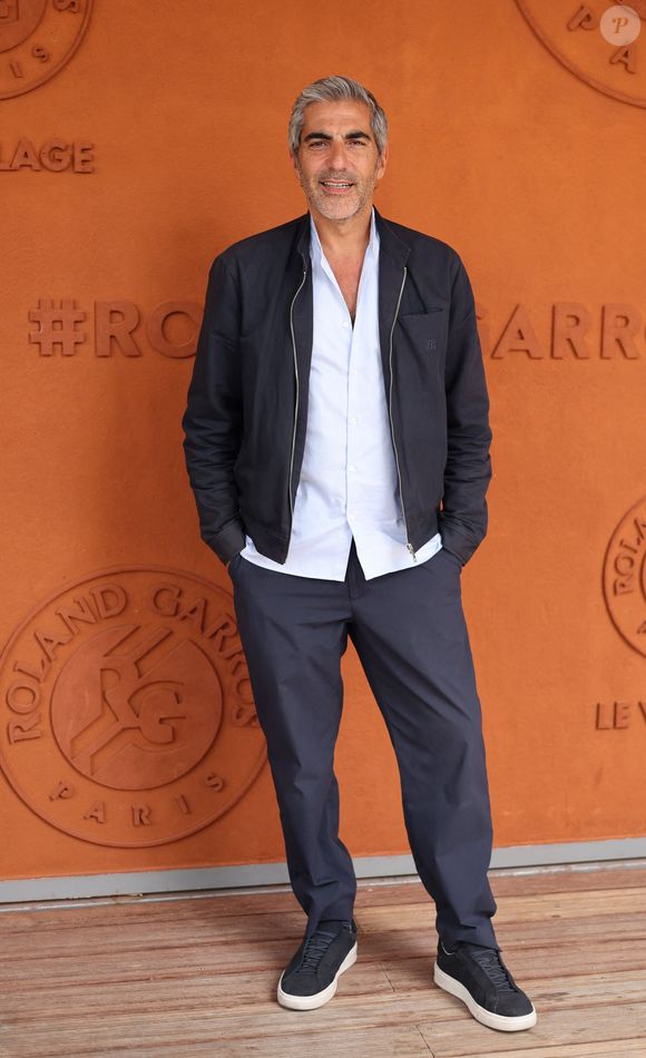 Ary Abittan au village lors des Internationaux de France de Tennis de Roland Garros 2025, à Paris, France, le 2 Juin 2025. © Jacovides-Moreau/Bestimage