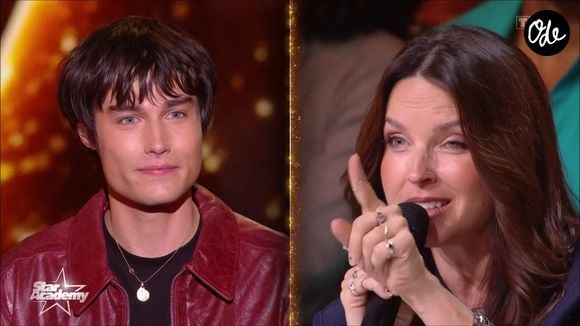 Barman et barista, il compose ses chansons en autodidacte.

Cameron fait partie de la nouvelle promotion de la "Star Academy". Capture d'écran TF1