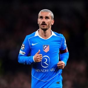 Le nom du cheval n’avait d’ailleurs rien d’anodin. Txope est le surnom donné par Griezmann à son épouse, Erika Choperena.

Antoine Griezmann, de l'Atlético de Madrid, lors du match retour des huitièmes de finale de la Ligue des champions de l'UEFA au Tottenham Hotspur Stadium, à Londres, mercredi 18 mars 2026.