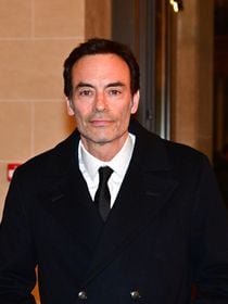 "Je l'aide à se déplacer" : cet être cher pour qui Anthony Delon a déménagé à Douchy, dans la propriété de son père Alain Delon