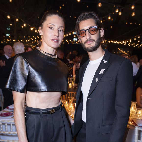 Pierre Niney et sa compagne Natasha Andrews - Soirée "Kering Women in Motion Awards" à la Place de la Castre lors du 79ème Festival International du Film de Cannes. Le 17 mai 2026
© Olivier Borde / Bestimage