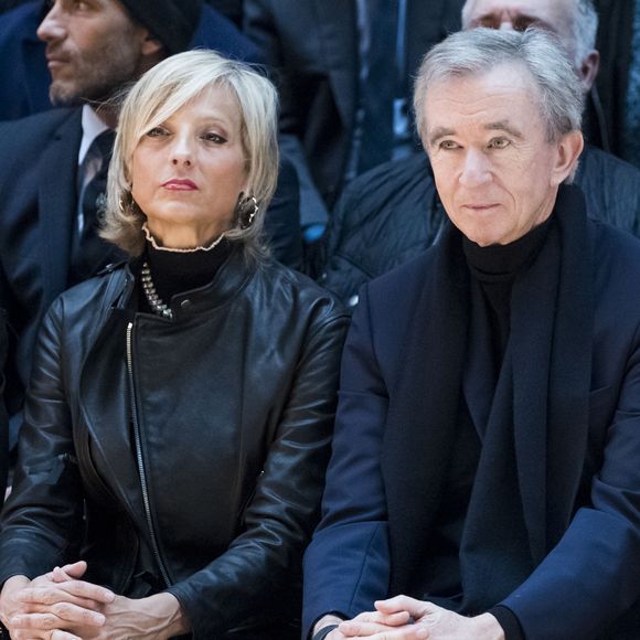 À la tête d'une fortune colossale, Bernard Arnault prépare l'avenir de son empire avec ses cinq enfants.

Bernard Arnault et sa femme Hélène Mercier-Arnault au défilé de mode Dior Homme Automne-Hiver au Grand Palais à Paris. © Olivier Borde/Bestimage