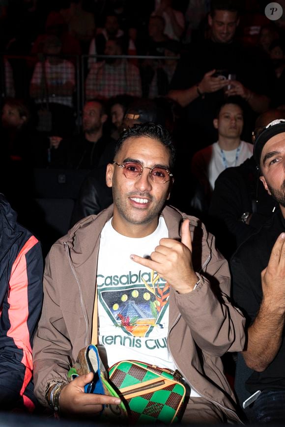 "La plupart du temps, mes clients vivent dans cette maison, assure l'avocat des plaignants, Jérôme Janin. Elle n'a pas vocation à servir pour des tournages." Selon lui, "la famille n'était absolument pas au courant" qu'un clip allait être tourné, sur leur propriété.

Heuss l'Enfoiré lors du Main Event du KSW 93 à Paris à L'Adidas Arena, le 6 avril 2024. © Pierre Perusseau / Bestimage