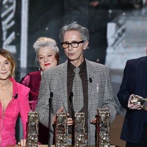 Le but est alors de donner à son personnage l’aspect physique souhaité pour le tournage de l’adaptation cinématographique de la pièce, qui sera renommée "Les Bronzés".

Le réalisateur et acteur français Michel Blanc, l'actrice française Marie-Anne Chazel, l'acteur français Gérard Jugnot, l'acteur français Christian Clavier, l'acteur français Thierry Lhermitte et l'actrice française Josiane Balasko lors de la 46e édition de la cérémonie des César du cinéma à l'Olympia à Paris, France, le 12 mars 2021. Photo par Dominique Charriau/Pool/ABACAPRESS.COM