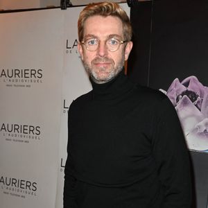 Après un long parcours difficile, il a trouvé son déclic et se consacre pleinement à sa passion artistique.

Alexandre Delpérier - 27ème cérémonie des Lauriers de l'Audiovisuel au théâtre Marigny à Paris le 21 février 2022. © Coadic Guirec/Bestimage