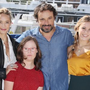 Bruno Salomone, Hélène de Fougerolles, Marie Dal Zotto et Maira Schmitt au photocall du téléfilm "Mention Particulière" lors de la 19ème édition du Festival de la Fiction TV de la Rochelle, le 14 septembre 2017. 

Photo : Patrick Bernard / Bestimage