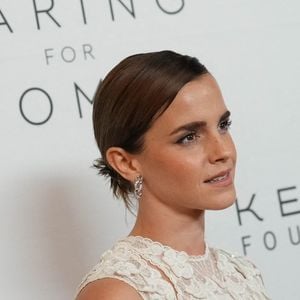 Entre un patrimoine immobilier partagé entre l'Angleterre et la France, un garage aux modèles variés et une reconversion dans les spiritueux, zoom sur les finances et la vie actuelle d'Emma Watson en 2026.

Emma Watson - Photocall de la soirée de gala Kering Foundation's Caring For Women Dinner à New York le 15 septembre 2022.