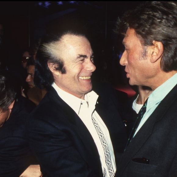Un documentaire diffusé sur France 5 revient sur cette folie architecturale et sur la trajectoire singulière du chanteur.

Archives - Johnny Hallyday et Alain Barrière à l'ouverture du "Back street". 

© Bestimage