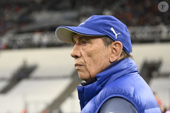Saint-Étienne, Bordeaux, Marseille… Partout, il a laissé le souvenir d’un technicien calme, juste et profondément humain ! 

Jean-Louis GASSET, entraineur de l'OM
lors du match Olympique de Marseille vs. OGC Nice pour la J29 de la Ligue 1 Uber Eats au Stade Vélodrome, le 24 avril 2024. @Valentina Claret / Panoramic / Bestimage