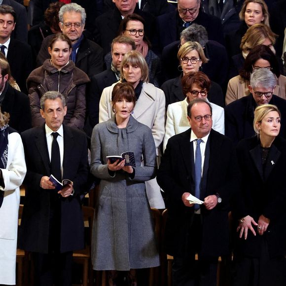 Travailler en politique, c'est s'exposer à de très nombreuses critiques
Michel Barnier, sa femme Isabelle Altmayer, Nicolas Sarkozy, sa femme Carla Bruni, François Hollande et sa femme Julie Gayet, Anne Hidalgo - Cérémonie de réouverture de la cathédrale Notre-Dame de Paris. Joyau de l’art gothique, lieu de culte et de culture, symbole universel de la France et de son histoire, la cathédrale de Notre-Dame de Paris rouvre ses portes les 7 et 8 décembre, cinq ans après le terrible incendie qui l’avait ravagée. 
© Dominique Jacovides / Bestimage