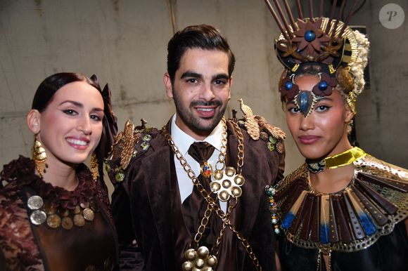 Ana Riera, Christophe Licata, Elyorisa Makanga - Backstage du défilé d'ouverture du salon du chocolat 2024 à Paris porte de Versailles en faveur de l’association Mécénat Chirurgie Cardiaque à Paris le 29 octobre 2024. © Perusseau-Veeren/Bestimage