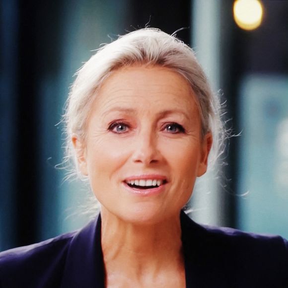 Anne-Sophie Lapix sera de retour sur M6 ce dimanche après le 19.45 d’Ashley Chevalier.

Captures d'écran de la première émission de Anne-Sophie Lapix "20 20" sur M6 avec son premier invité Kylian Mbappé.

© Alain Guizard / Bestimage