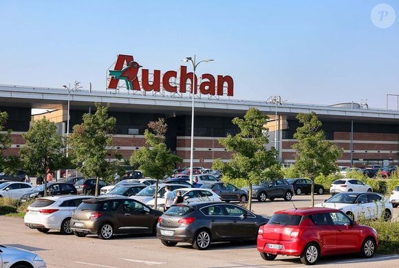 Le Centre commercial Auchan de Longuenesse (62) Photo de Jarry S/ANDBZ/ABACAPRESS.COM
