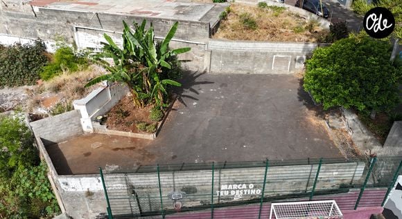 La bâtisse a disparu et l'espace est désormais utilisé comme parking.

La maison d'enfance de la superstar du football Cristiano Ronaldo dans les collines de Madère a été transformée en parking.© Backgrid UK/ Bestimage