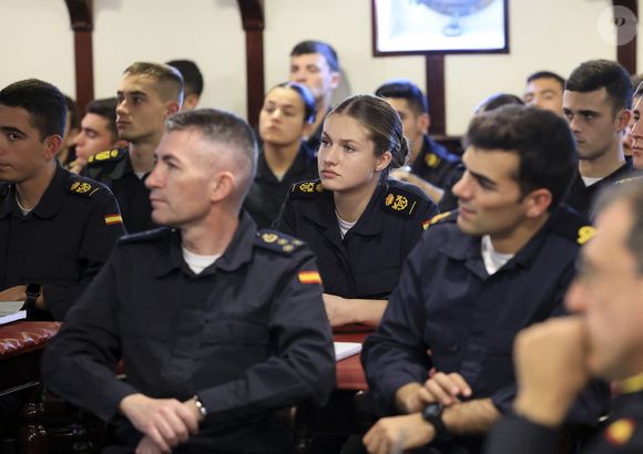 Etape obligatoire dans le cursus de l'école navale qu'elle a intégrée en formation accélérée
La princesse Leonor d'Espagne est en formation sur le voilier école Juan Sebastian De Elcano le 31 janvier 2025. LALO YASKY / BESTIMAGE