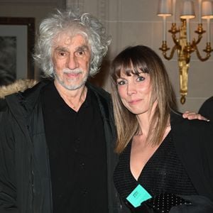 Louis Bertignac et sa femme Laetitia Brichet lors du photocall et du cocktail de la soirée des "Stéthos d'or 2023" à l'hôtel Four Seasons George V à Paris, le 27 mars 2023.  

© Bellak-Guirec/Bestimage