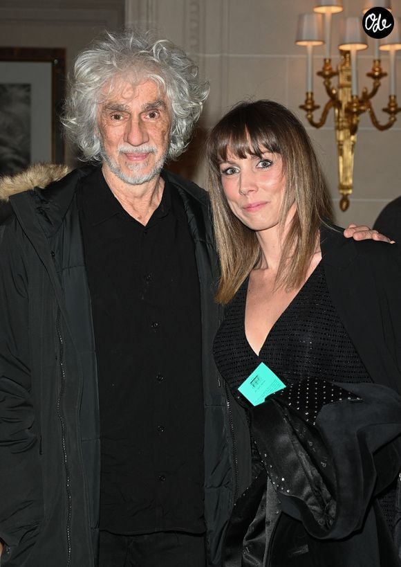 Louis Bertignac et sa femme Laetitia Brichet lors du photocall et du cocktail de la soirée des "Stéthos d'or 2023" à l'hôtel Four Seasons George V à Paris, le 27 mars 2023.  

© Bellak-Guirec/Bestimage