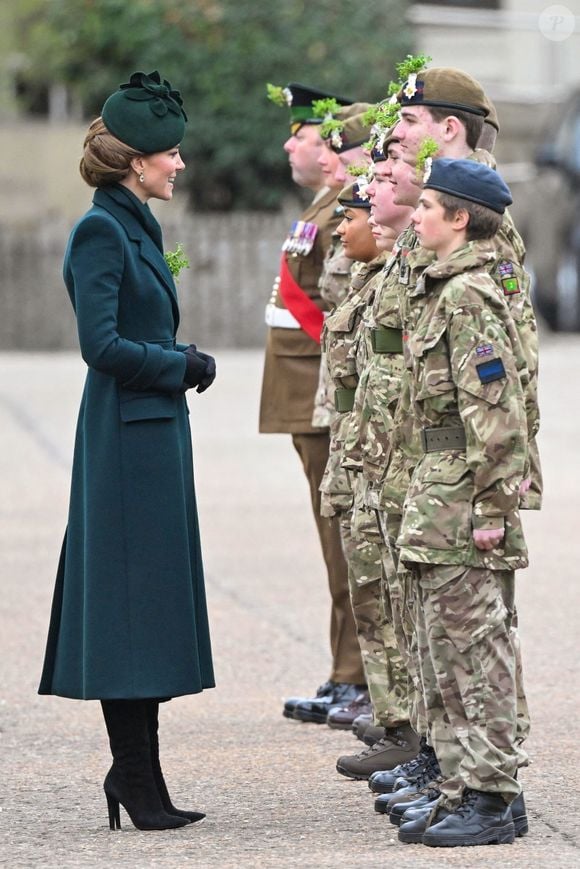 Catherine (Kate) Middleton, princesse de Galles, colonel des Irish Guards, visite le régiment lors du défilé de la Saint-Patrick à la caserne Wellington de Londres, Royaume Uni, le 17 mars 2025. © Zahu/Backgrid UK/Bestimage