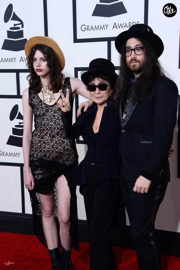 Sean Lennon, sa compagne Charlotte Kemp Muhl, et sa mere Yoko Ono - 56eme ceremonie des Grammy Awards a Los Angeles, le 26 janvier 2014. Agence / Bestimage