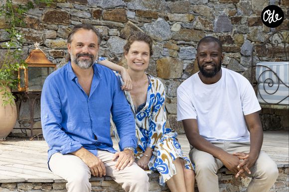 Abd Al Malik, Romain Sardou (directeur artistique "Les plumes de Ramatuelle"), Sarah Biasini - Séance de dédicaces "Les plumes de Ramatuelle" en marge du festival de Ramatuelle devant le Café De L'Ormeau le 10 août 2022. © Cyril Bruneau / Festival de Ramatuelle / Bestimage