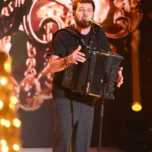 Exclusif - Claudio Capéo - Enregistrement de l'émission Vivement dimanche au studio Rive gauche, présentée par Michel Drucker le 16 décembre 2025. . Diffusion sur France 3 le 04/01/2026 . © Guillaume Gaffiot / Bestimage