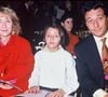 Margot Clavier, fille de ces deux figures du grand écran français, n'a pas souhaité perpétuer la tradition familiale et s'est engagée autrement

Marie-Anne Chazel, Christian Clavier et leur fille Margot lors d'un défilé de mode à Paris en 1992. Crédit Bertrand Rindoff Petroff / Bestimage