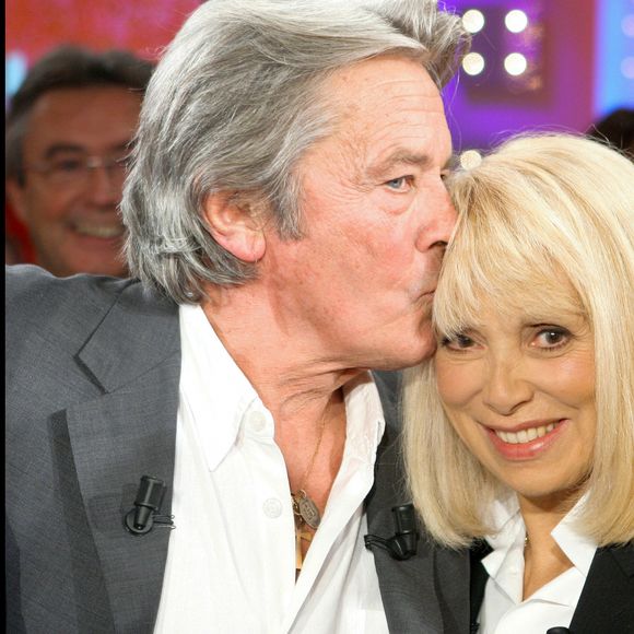 Alain Delon et Mireille Darc (archive) © Guillaume Gaffiot / Bestimage