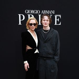 Cate Blanchett et son fils Ignatius Martin Upton au défilé Giorgio Armani Privé "Collection Haute Couture Automne/Hiver 2026-2027" lors de la Fashion Week de Paris, le 7 juillet 2026