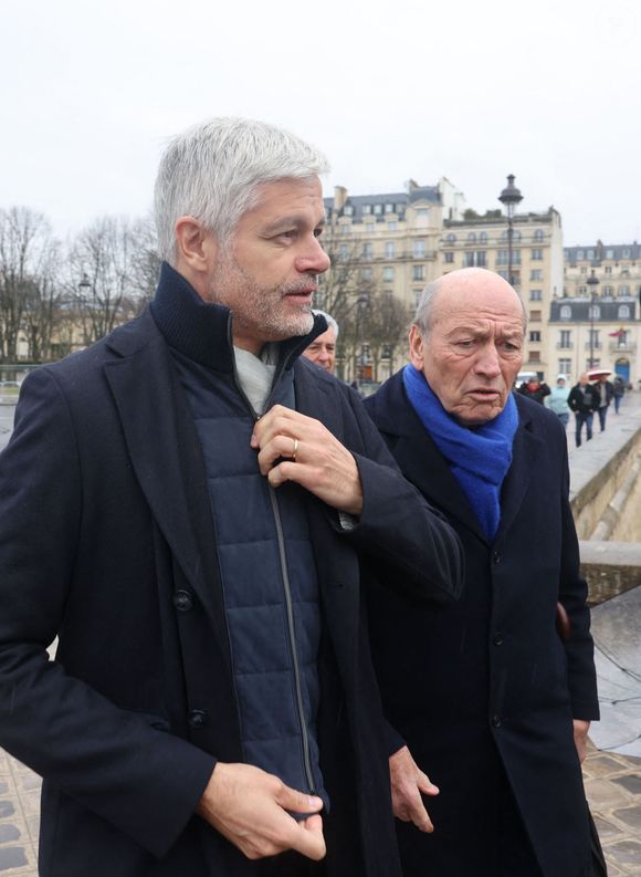 Parmi elles, on peut également citer Laurent Wauquiez, Valérie Pécresse, Henri Guaino, Christian Jacob, ou bien encore Alain Juppé

Laurent Wauquiez, guest - Arrivées aux obsèques de Jean-Louis Debré en la cathédrale Saint-Louis des Invalides à Paris le 10 mars 2025. © Cyril Moreau/Bestimage