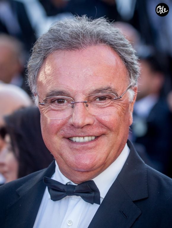 L'entrepreneur raconte notamment avoir demandé à une vingtaine de dirigeants quand une vente pouvait être considérée comme réussie. 

Alain Afflelou - Montée des marches du film "Mal de pierres" lors du 69ème Festival International du Film de Cannes. Le 15 mai 2016. © Borde-Jacovides-Moreau/Bestimage