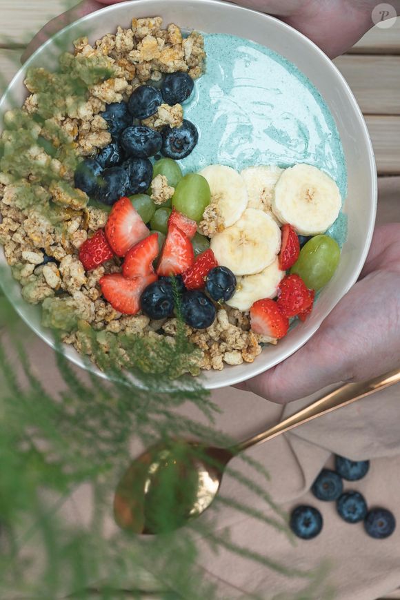 Barres protéinées, boissons "healthy" ou produits sans gluten : leur image santé peut être trompeuse. L'essentiel reste de vérifier leur composition et les portions consommées.

micheile henderson sur Unsplash